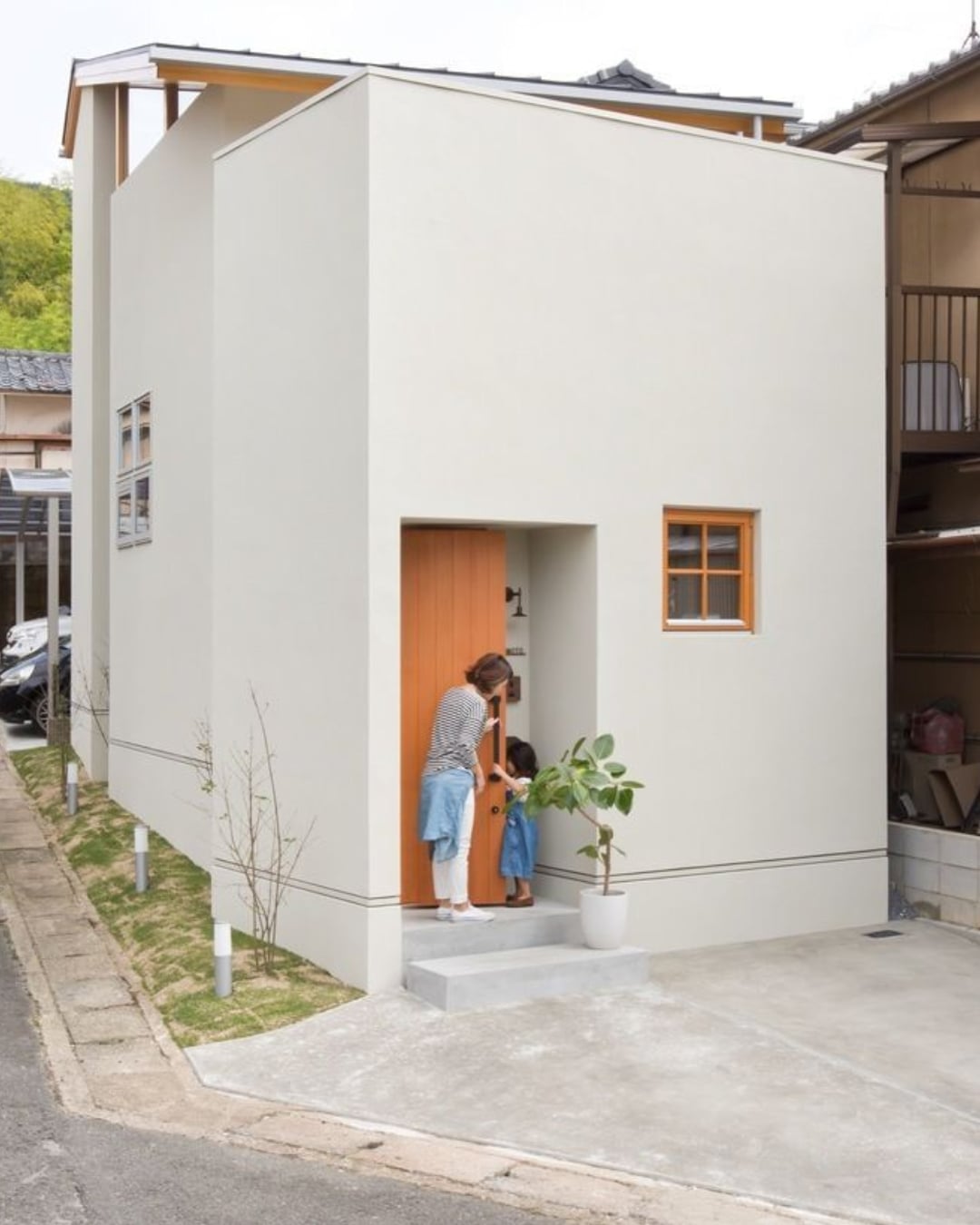 Rumah Kecil Halaman Luas