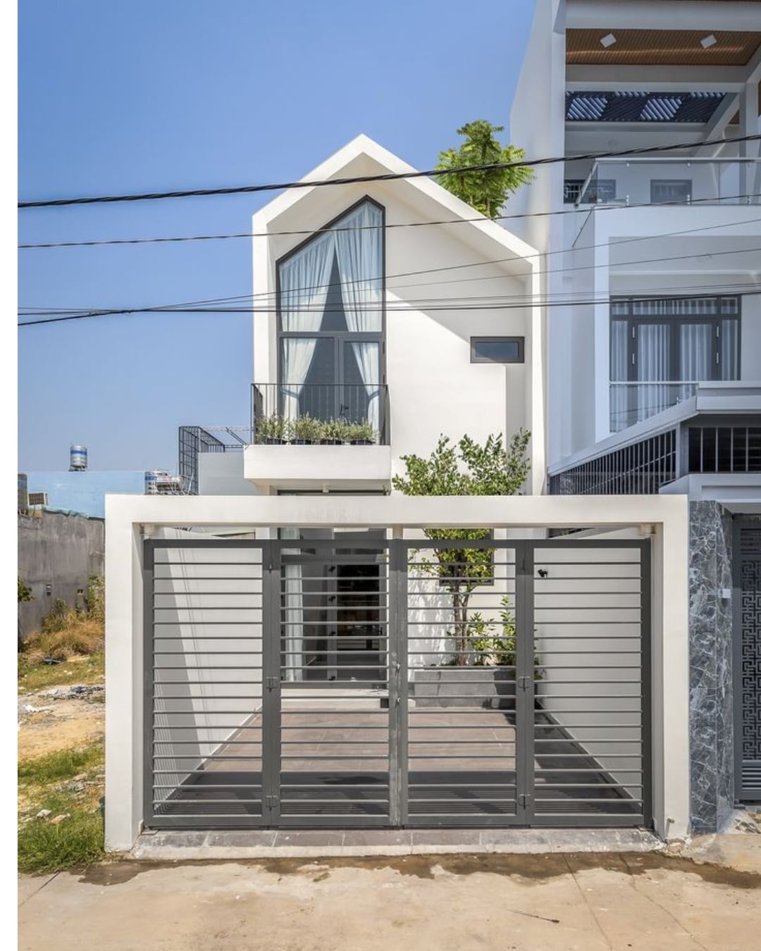 Rumah Halaman Depan Luas
