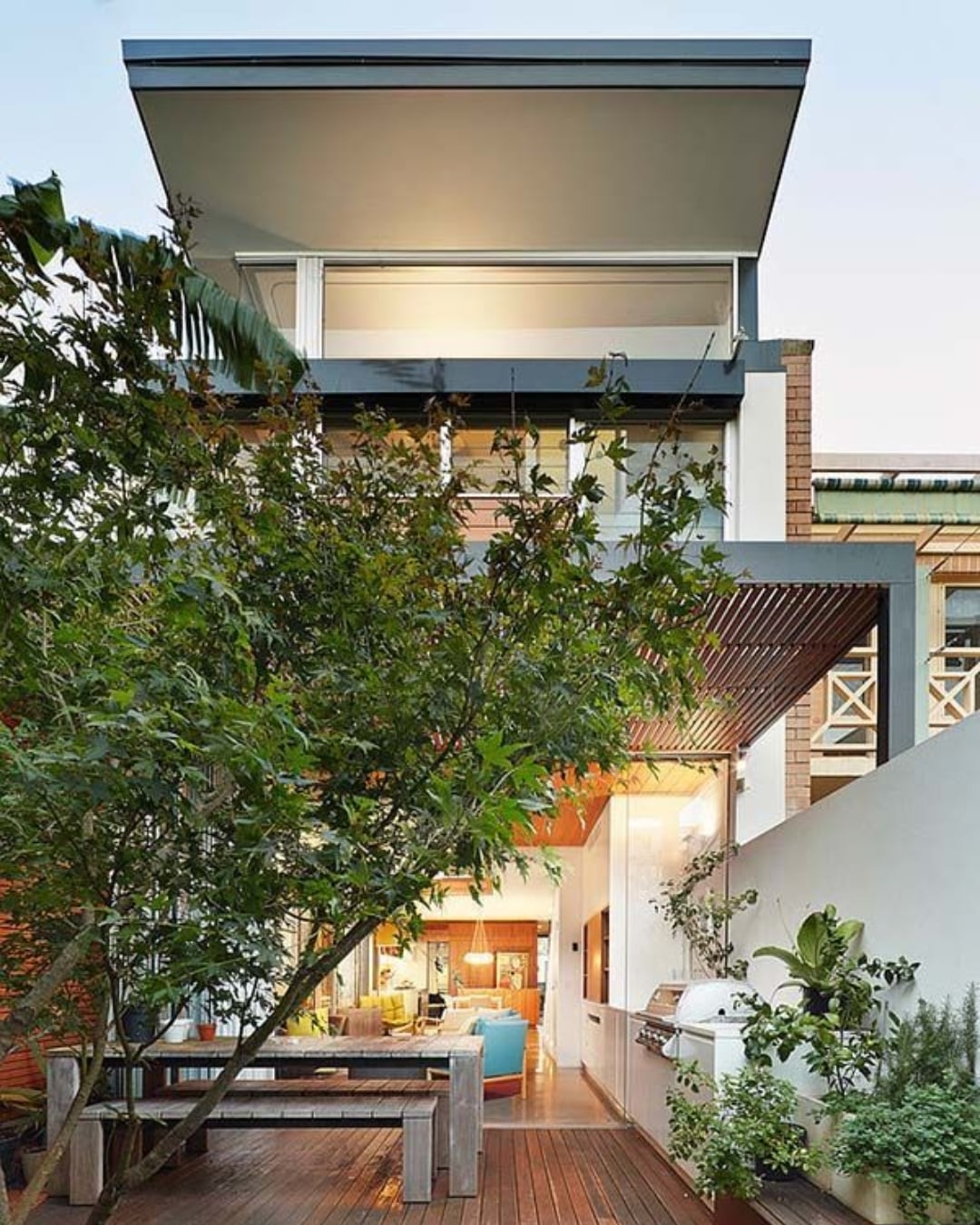 Teras Rumah Mewah 2 Lantai