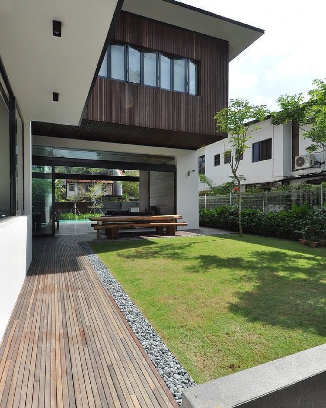 Teras Rumah Mewah Modern