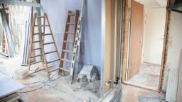 Ilustrasi hari baik renovasi rumah menurut primbon jawa