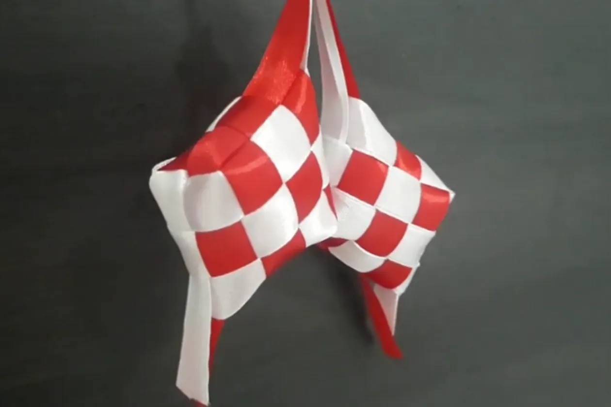 ketupat merah putih