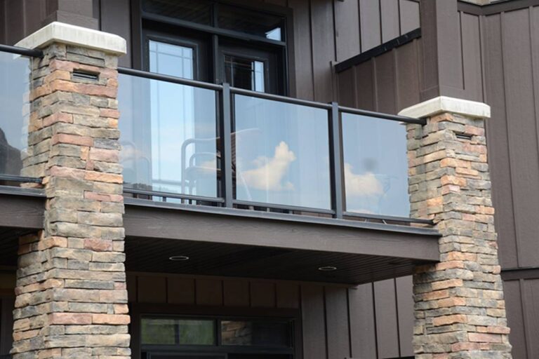 16 Desain Pagar Balkon Minimalis yang Kekinian & Aman