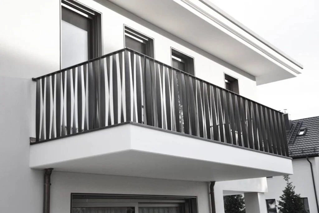 16 Desain Pagar Balkon Minimalis yang Kekinian & Aman