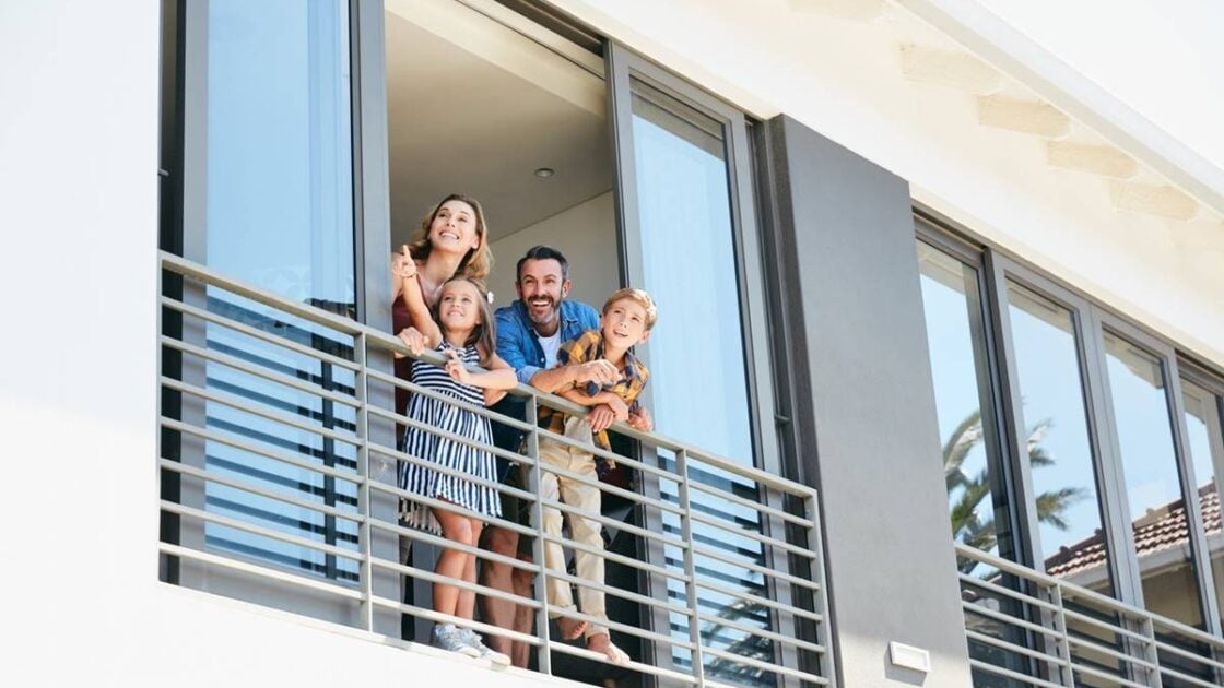 16 Desain Pagar Balkon Minimalis yang Kekinian & Aman