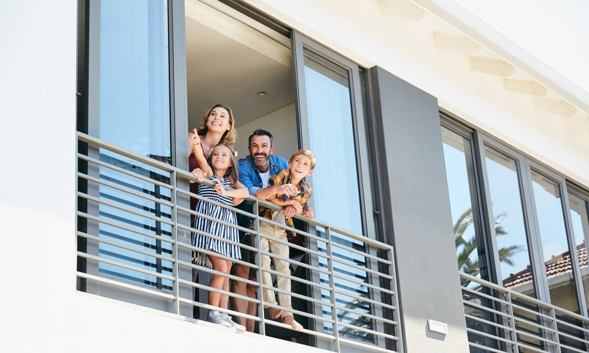 16 Desain Pagar Balkon Minimalis yang Kekinian & Aman