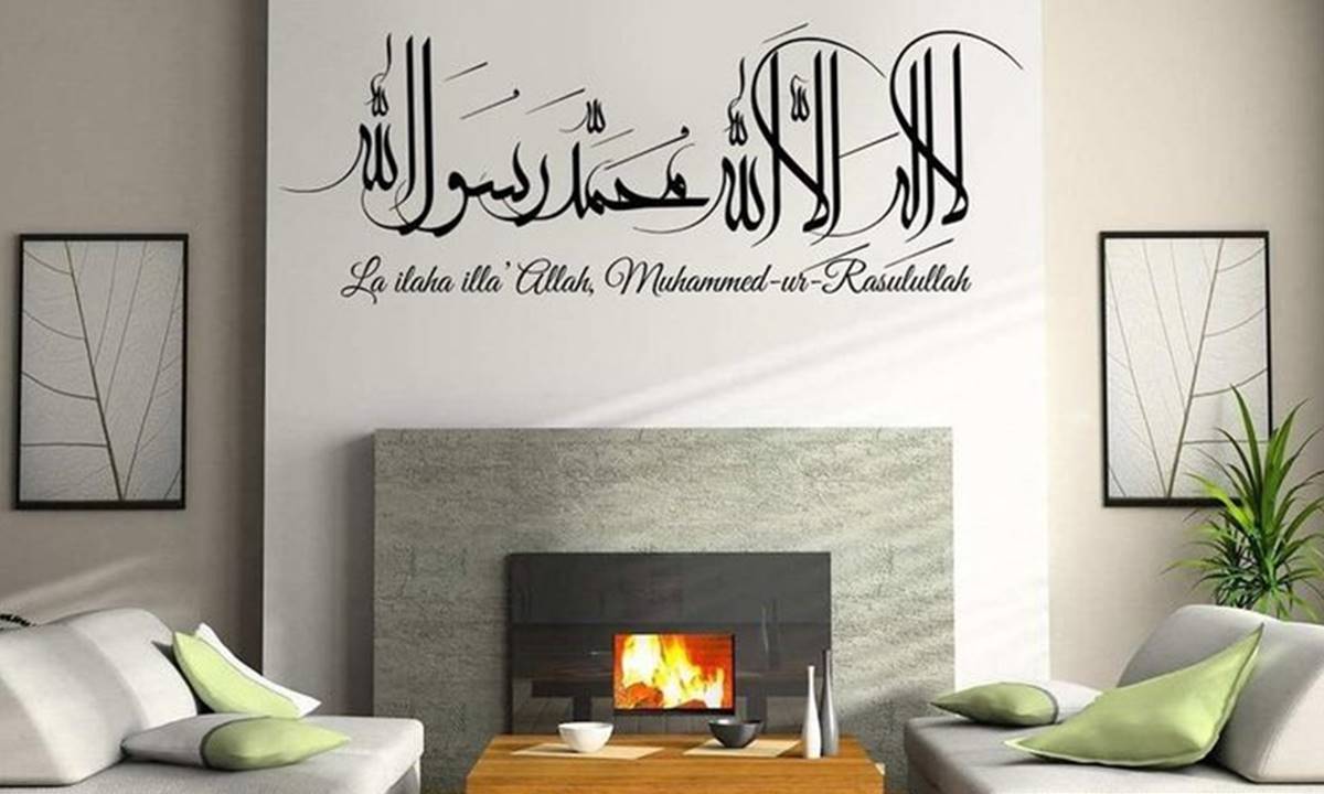 9 Rekomendasi Hiasan Dinding Ruang Tamu Islami Low Budget