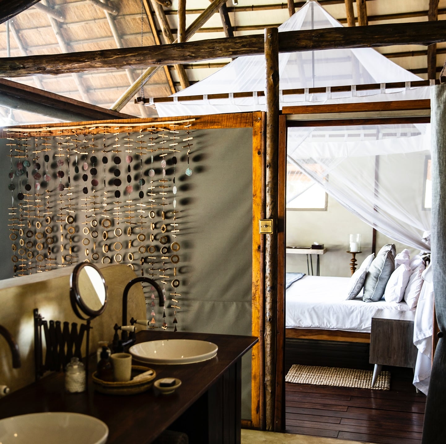 Desain Kamar Tidur dan Kamar Mandi Dalam Ala Glamping