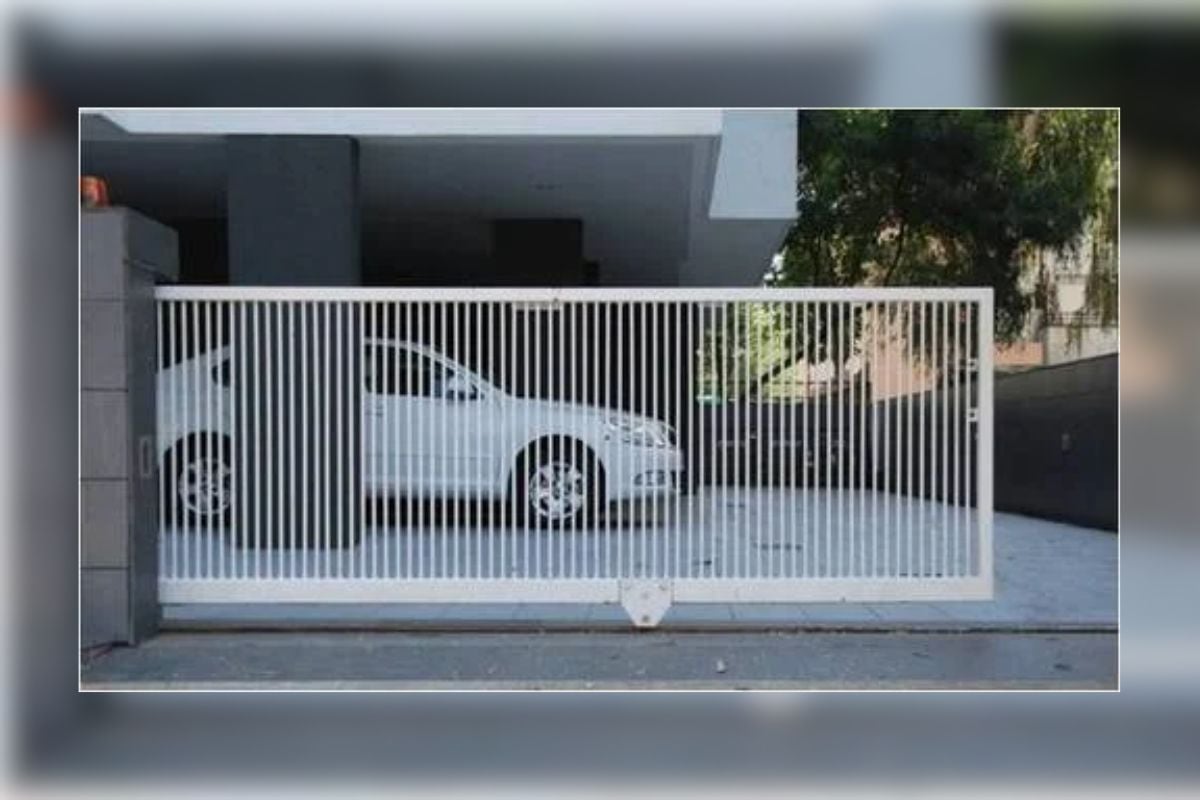 5. Model Pintu Pagar Dorong Minimalis Modern Serba Putih