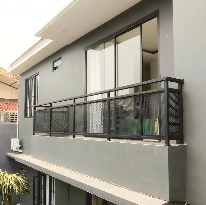 Desain Pagar Balkon Minimalis dari Hollow Galvanis