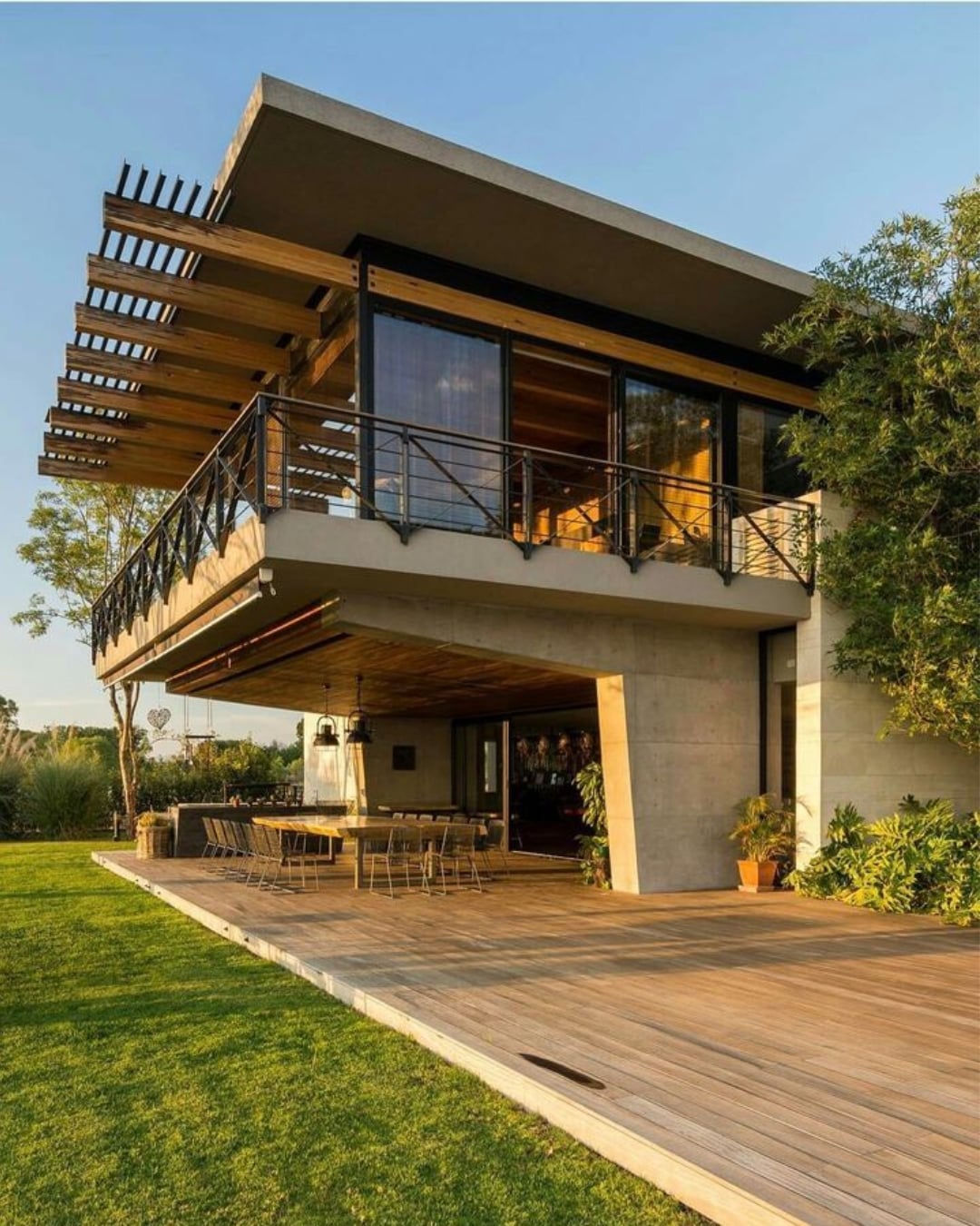 Rumah Panggung Modern Beton