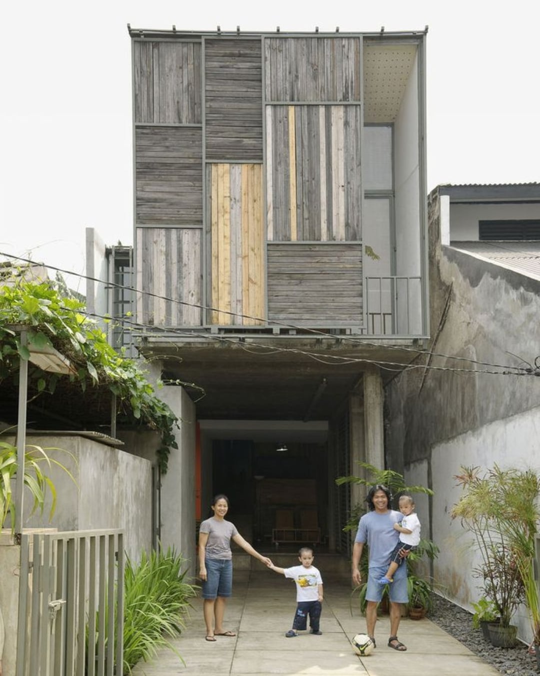Desain Rumah Panggung Industrial