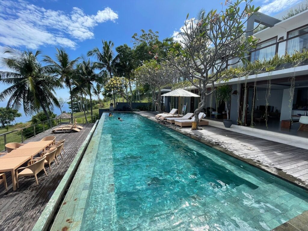 Malimbu Cliff Villa