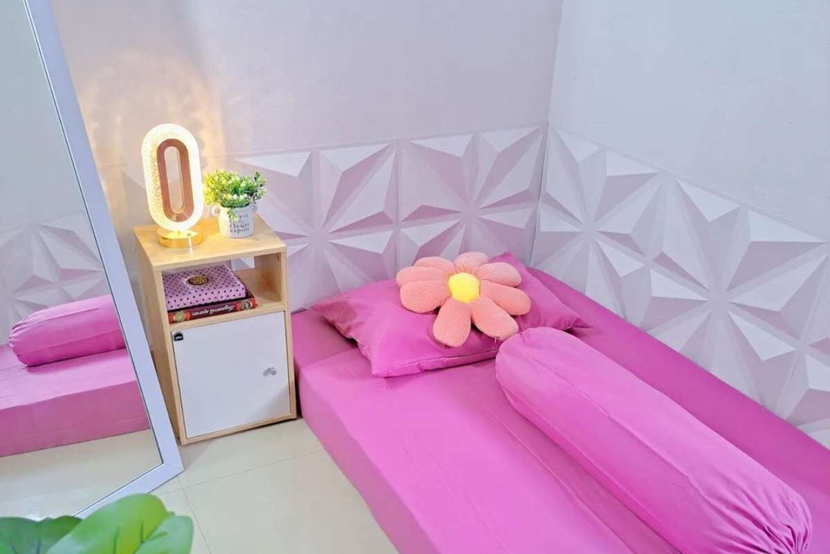 kamar dengan wall moulding