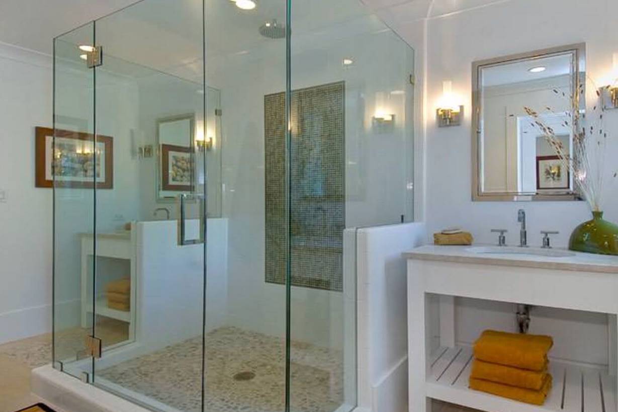 Sekat Kaca Kamar Mandi dengan Pintu Biasa