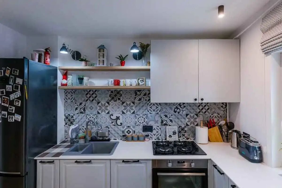 7. Desain Tempat Cuci Piring dan Kompor Motif Bunga
