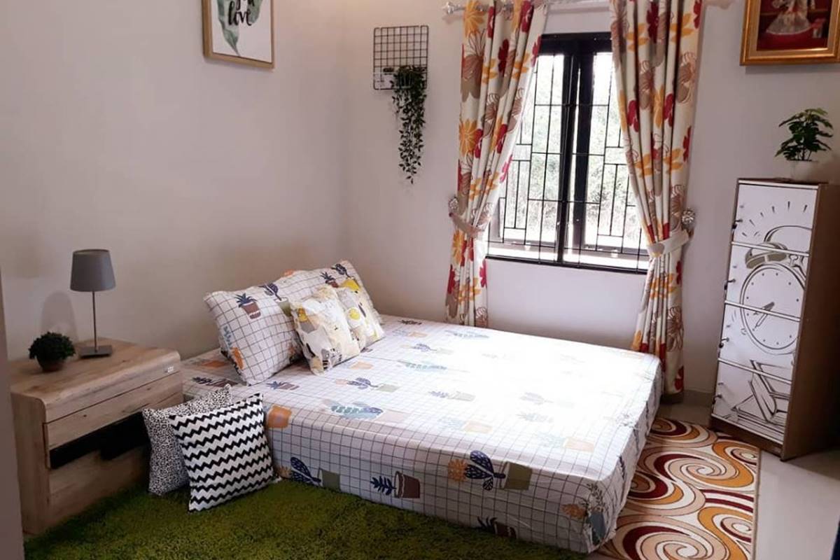 Desain Kamar Tidur Kasur di Lantai Sederhana