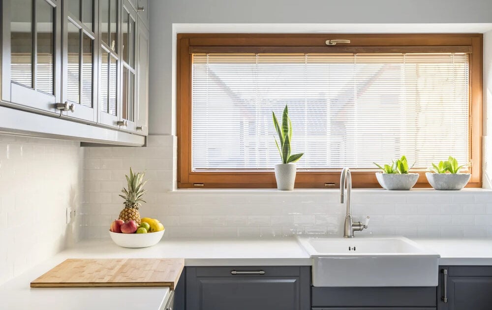 Inspirasi 10 Model Jendela Dapur Kecil yang Sederhana hingga Unik Inspirasi 10 Model Jendela Dapur Kecil yang Sederhana hingga Unik