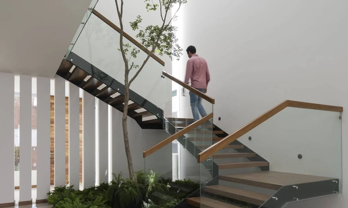 17 Model Tangga Besi Minimalis Terbaru yang Estetik