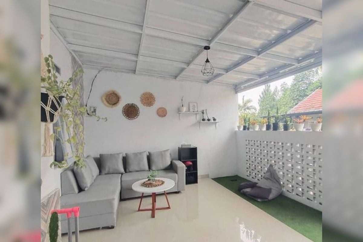 3. Teras Tertutup untuk Ruang Tamu Minimalis dengan Warna Grayscale