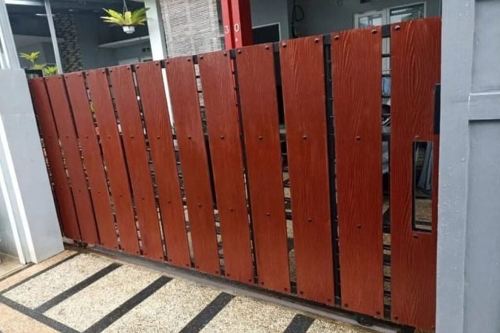 7 Ide Desain Pagar Minimalis Kombinasi Lisplang