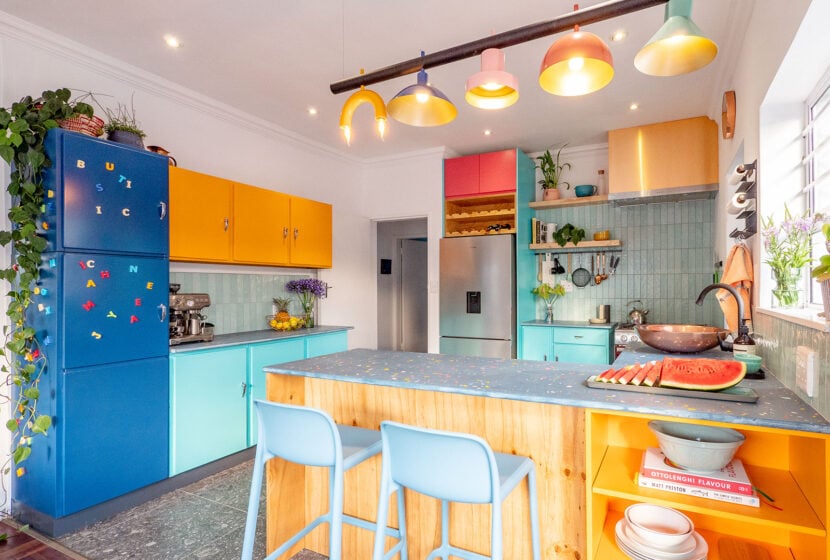 Desain Dapur Ala Café Colourful
