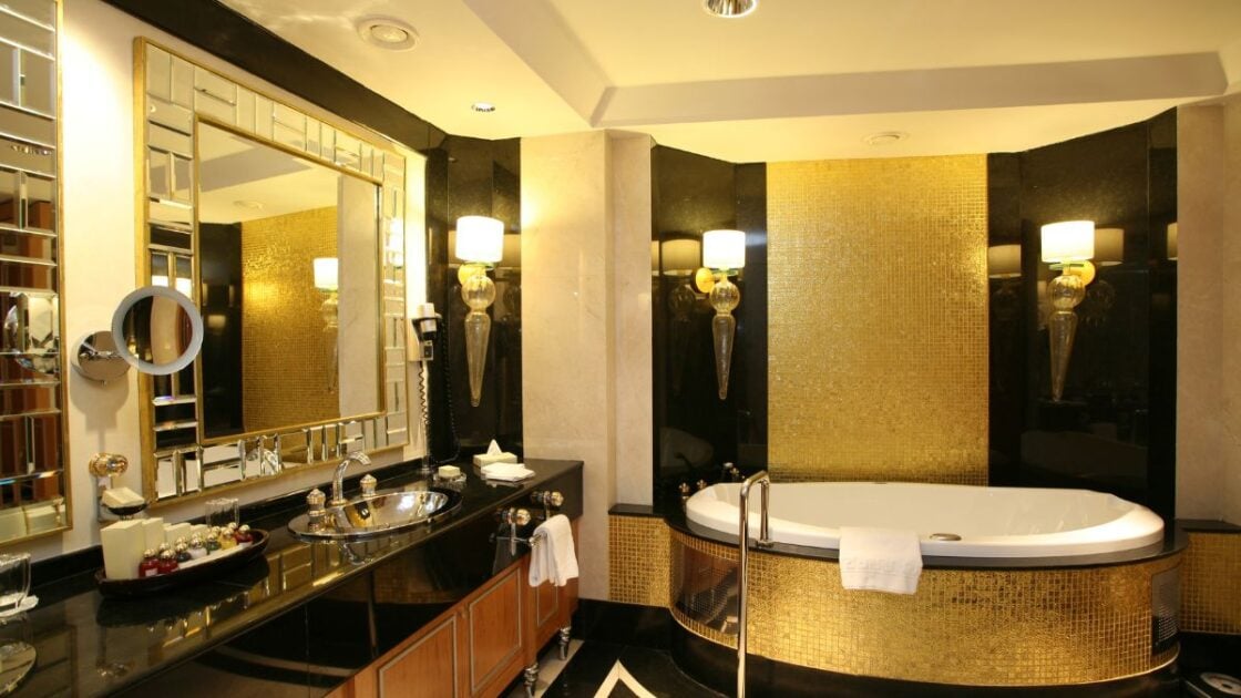 7 Inspirasi Kamar Mandi Mewah, Bikin Rumah Jadi Berkelas 7 Inspirasi Kamar Mandi Mewah, Bikin Rumah Jadi Berkelas