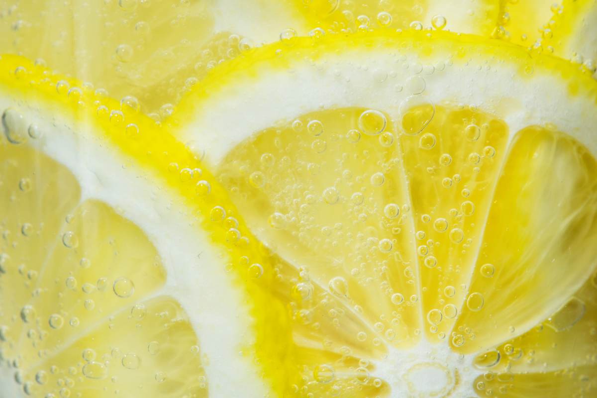 cara mengatasi saluran air mampet denga soda api dan lemon
