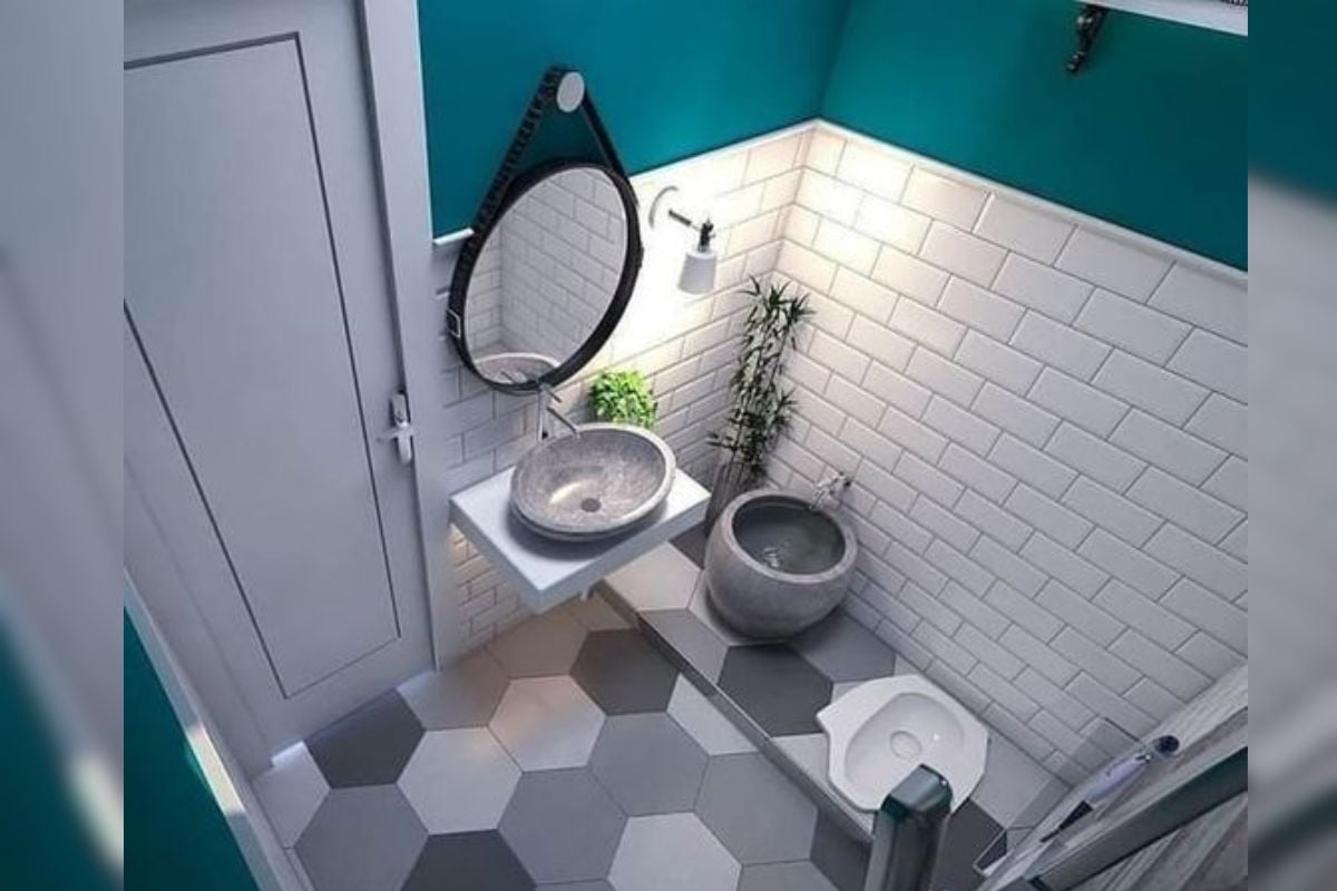 6. Kamar Mandi Sederhana tapi Bersih WC Jongkok