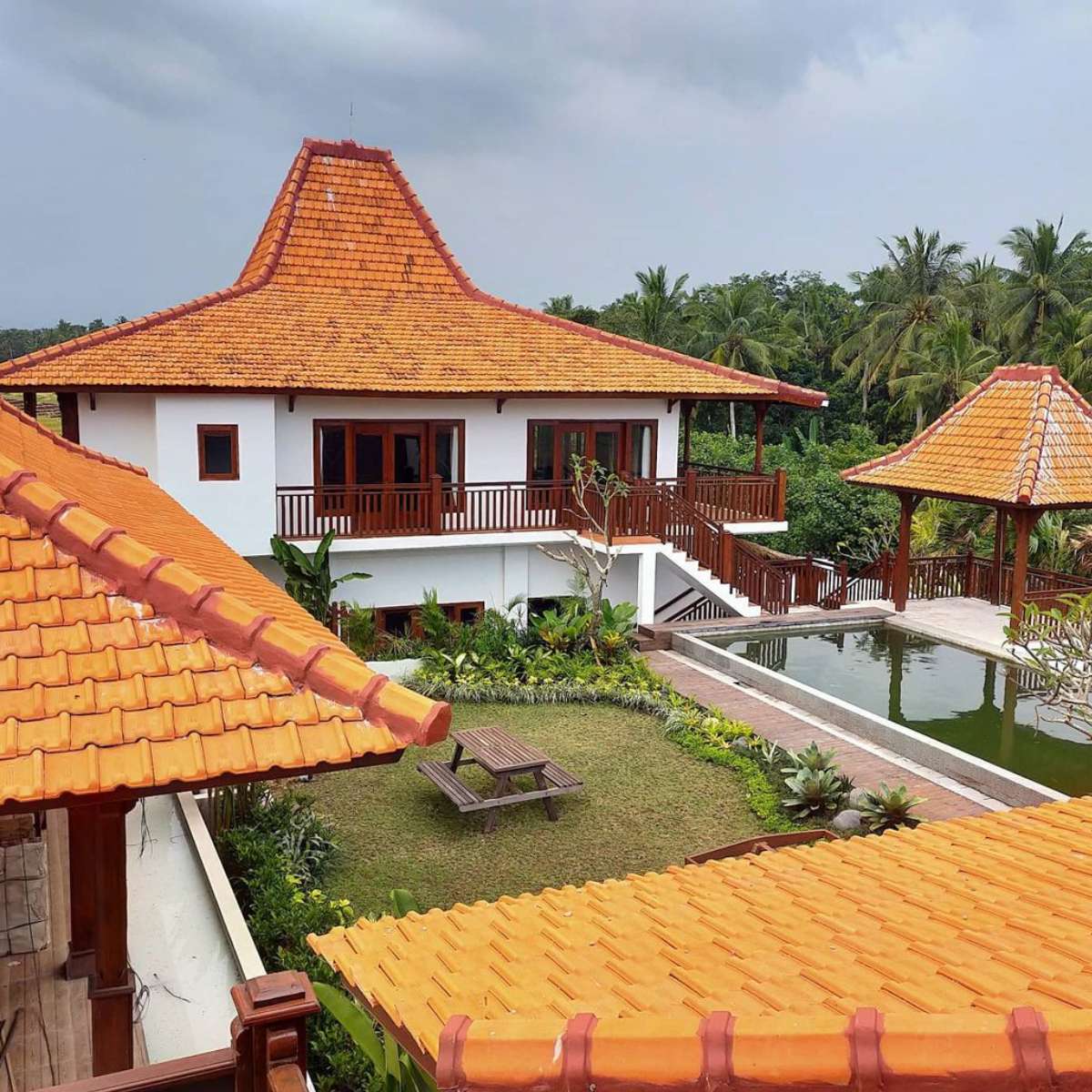 Vila dengan Konsep Joglo