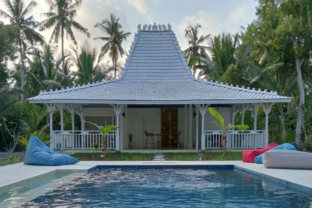 Joglo Modern Serba-putih