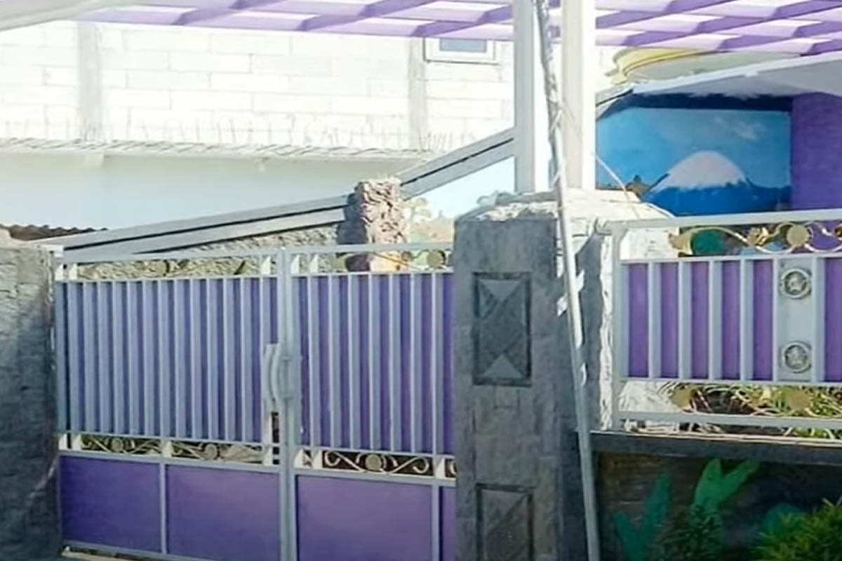 kombinasi warna cat pagar tembok putih dan ungu