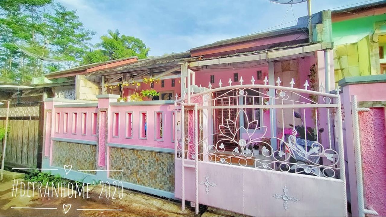 warna cat pagar rumah minimalis pink