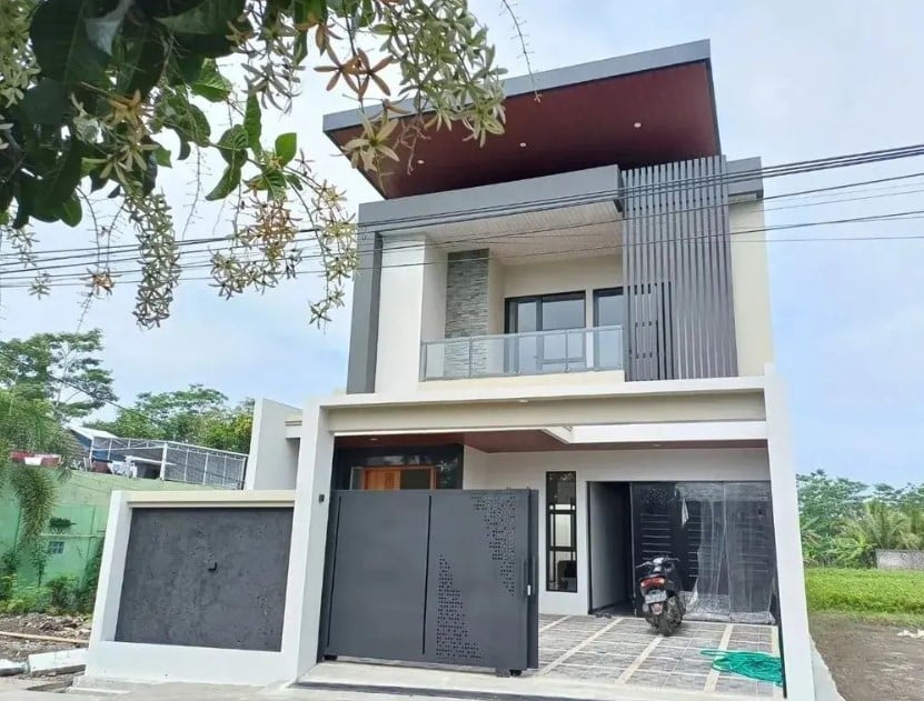 Desain Rumah Minimalis Modern 2 Lantai Kombinasi Putih-Hitam