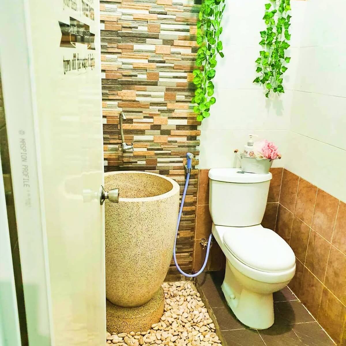 keramik kamar mandi motif batu alam