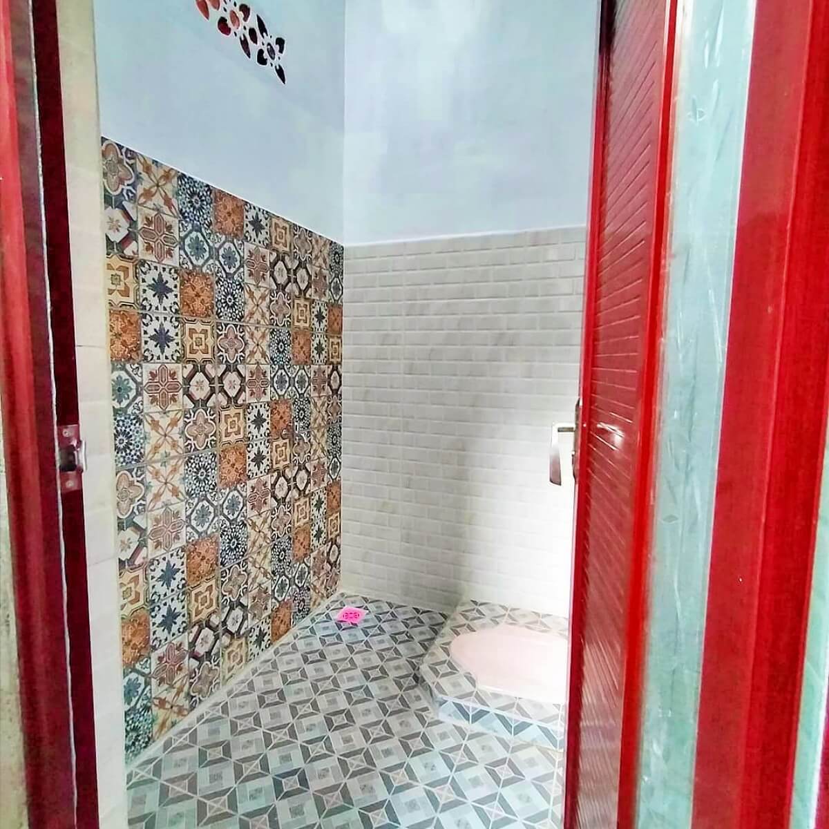 keramik kamar mandi motif maroko