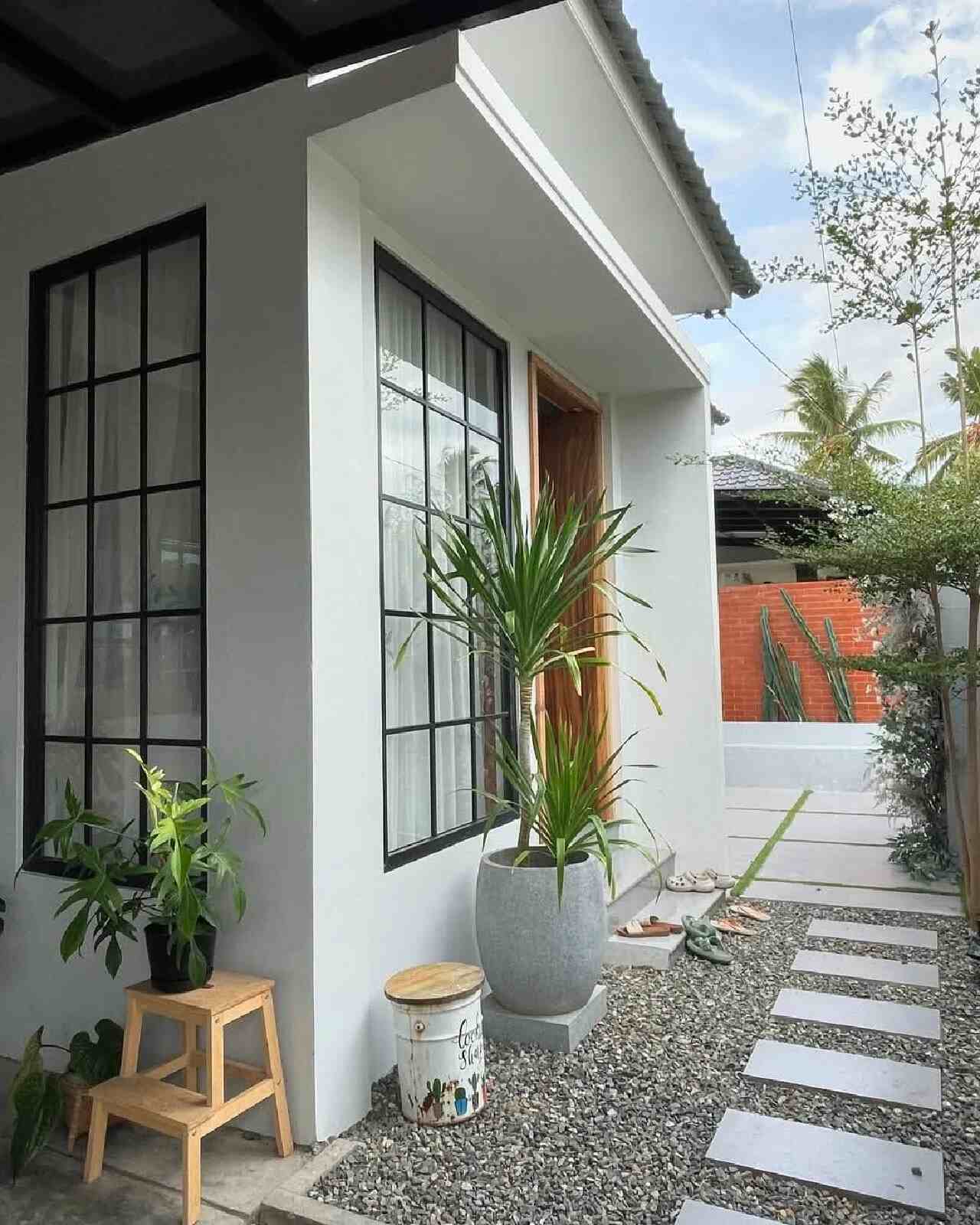 teras samping rumah minimalis
