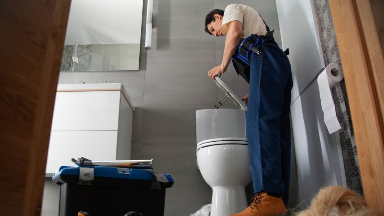 cara mengatasi wc mampet dengan cepat