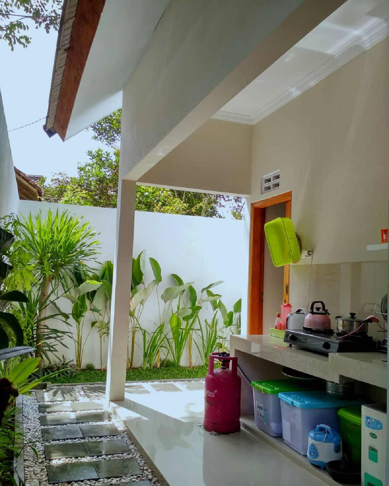 Contoh Desain Dapur Terbuka di Halaman Belakang