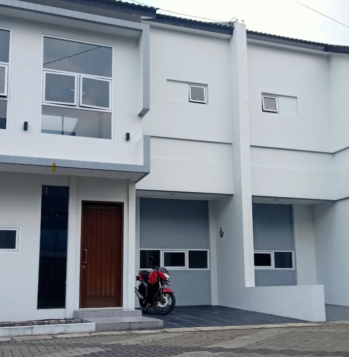 23. Rumah Minimalis 2 Lantai Nuansa Terang