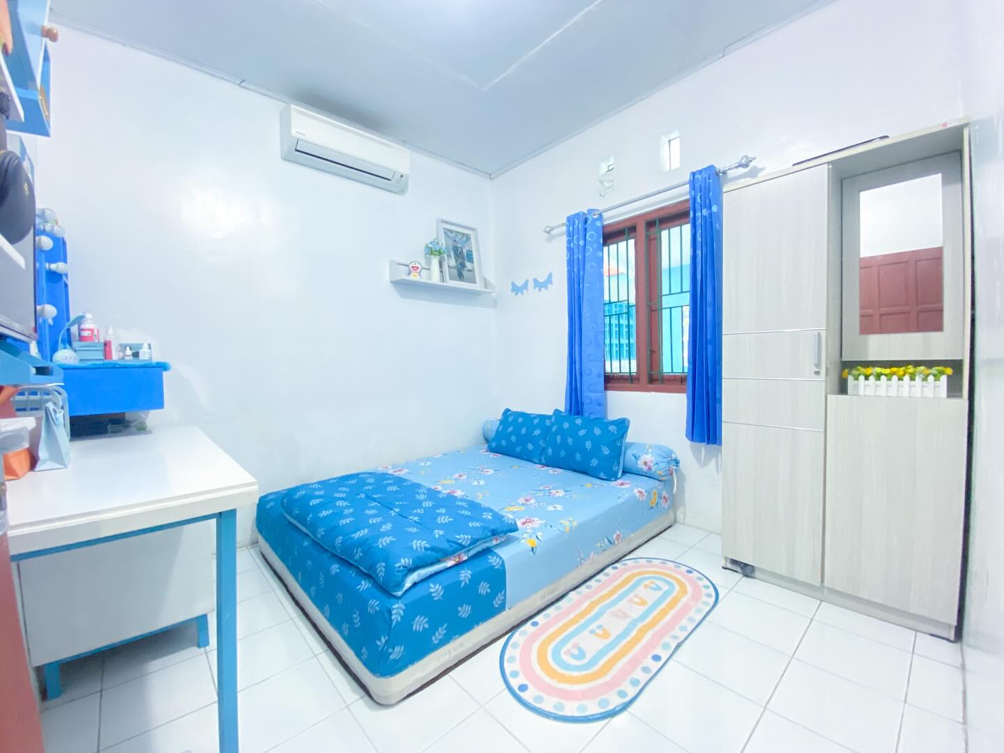 Kombinasi Putih dan Biru