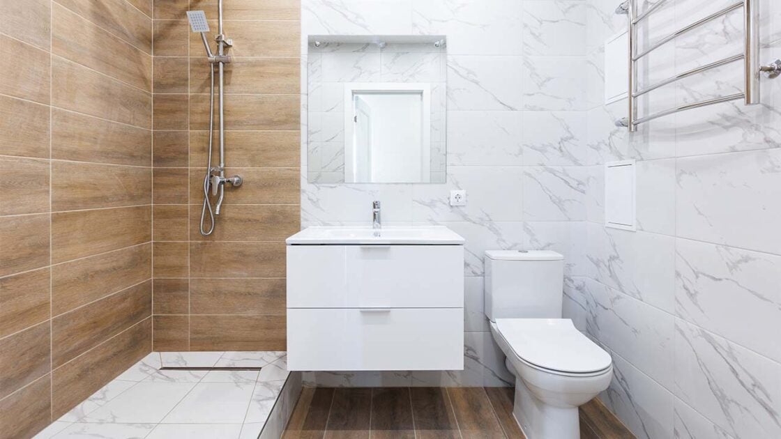 15 Inspirasi Motif Keramik Kamar Mandi Minimalis dan Elegan Terbaik untuk Ditiru 15 Inspirasi Motif Keramik Kamar Mandi Minimalis dan Elegan Terbaik untuk Ditiru