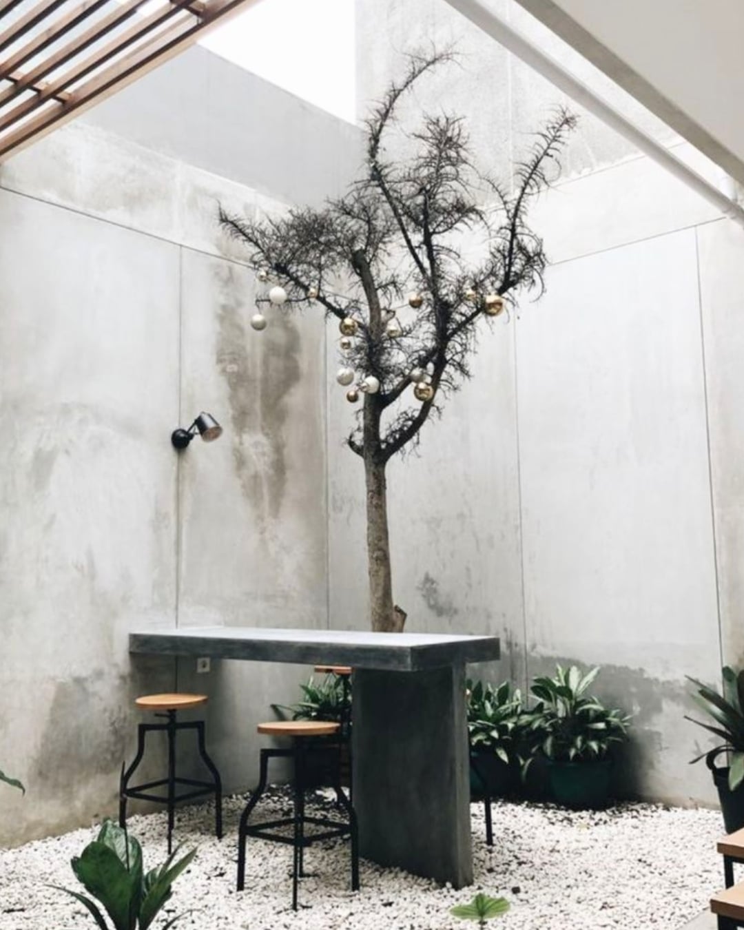 desain teras rumah ala cafe