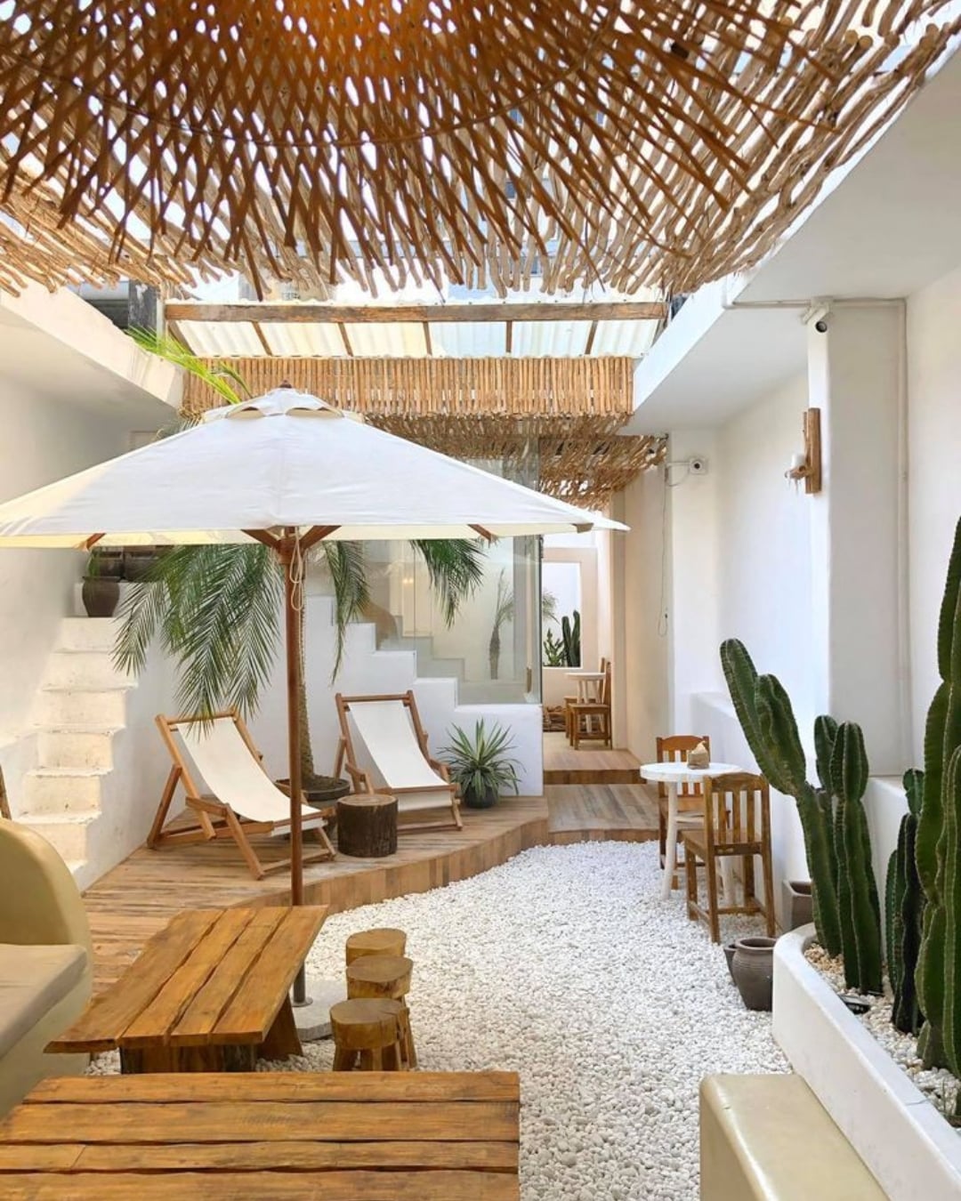 desain teras rumah ala cafe