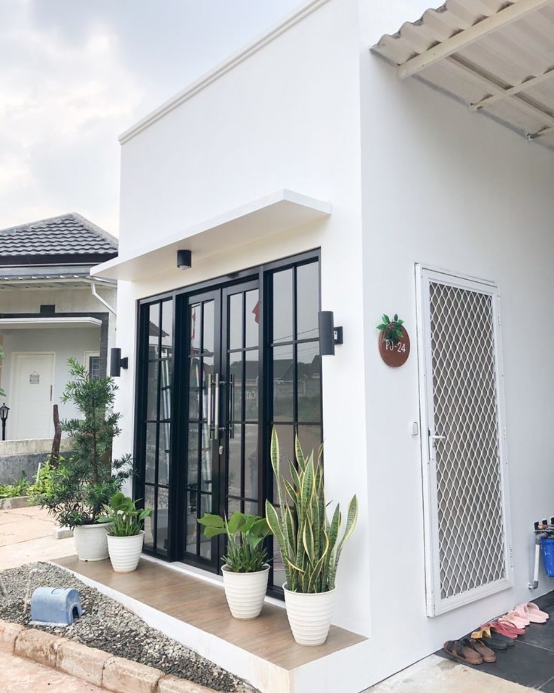 desain rumah industrial low budget