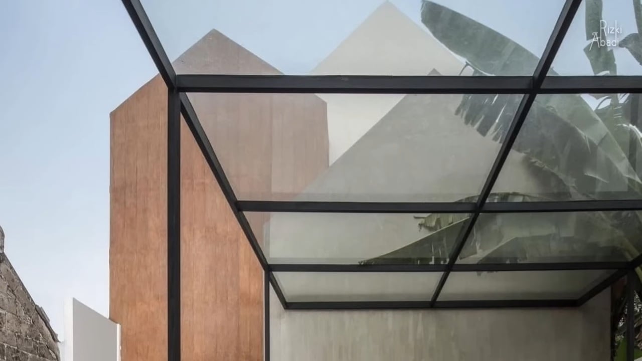 rumah industrial 2 lantai bidang segitiga