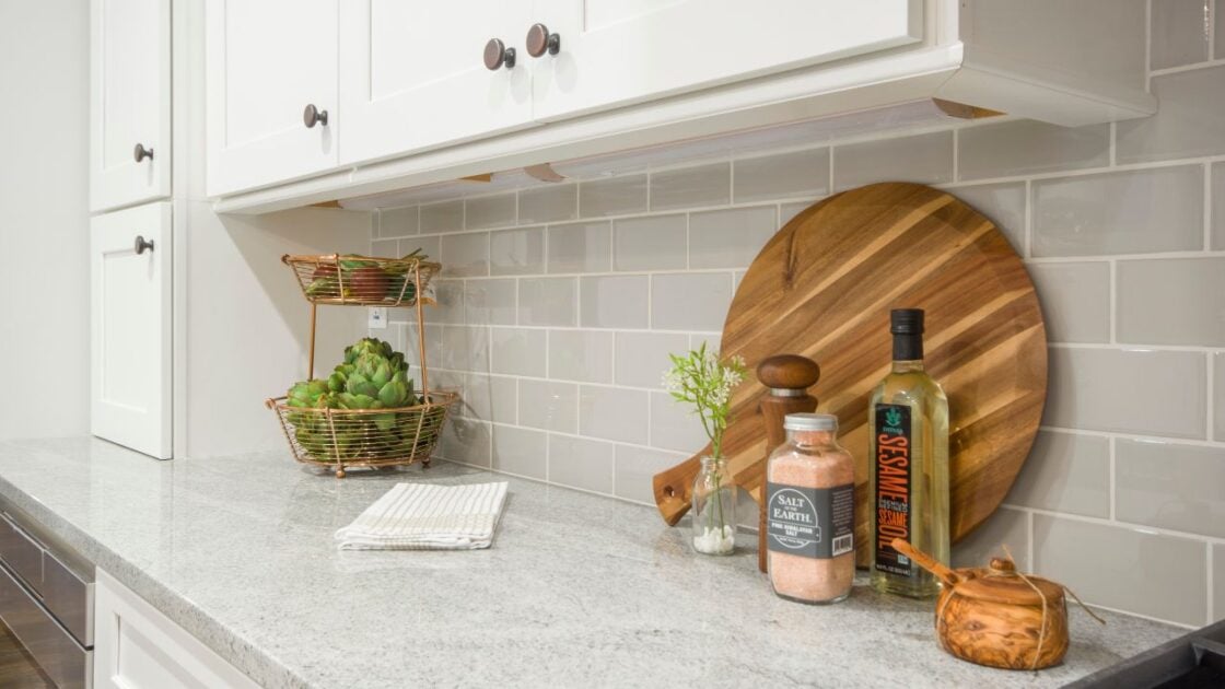 Berapa Ukuran Keramik Dinding Dapur Ideal? Ini Macam-macamnya!