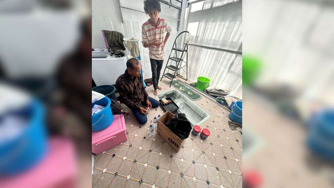Proses perbaikan plafon bocor