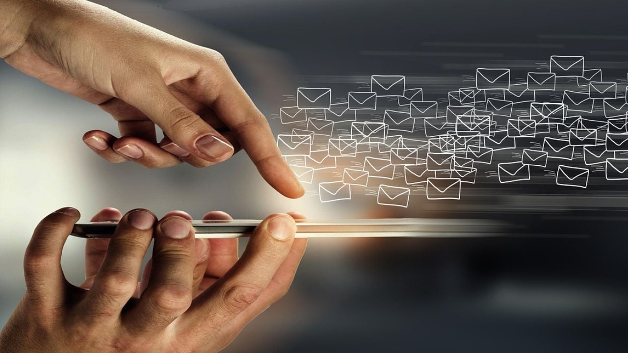 Ilustrasi email
