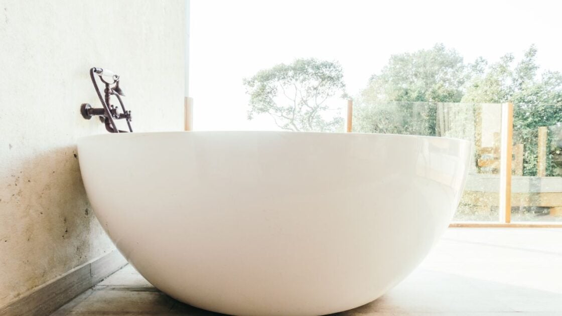 7 Cara Menambal Bak Mandi Bocor yang Ampuh